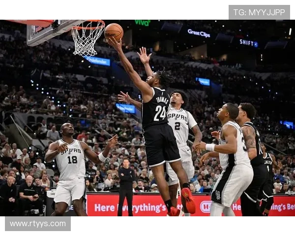 罗林斯轰下三十二分引领冲锋强势雄鹿鏖战终场逆转击败勇士豪取胜